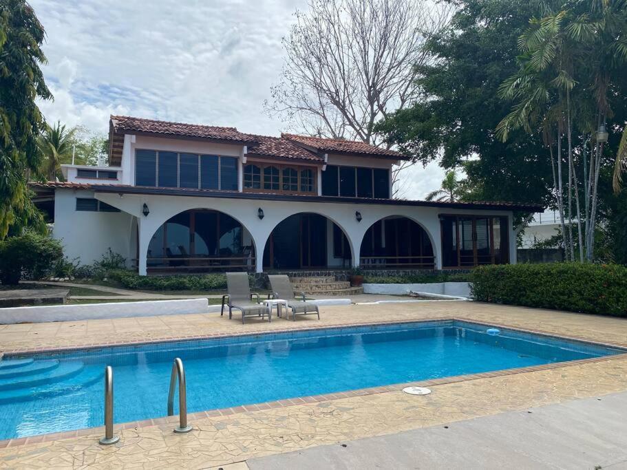 Coronado Beachfront Tropical Home! 플라야 코로나도 외부 사진